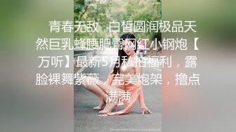 火车站、高铁、商场等多个场合专挑美女抄底裙内风光 (1)