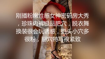 娇小精致小美女 颜值身材真是太符合审美了，立马鸡巴硬欲望冲动啊，小嘴吸吮肉棒揉捏感受，噗嗤噗嗤大力搞她