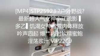 《魔手外购极品CP》女厕逼脸同框偸拍各种女人方便~有熟女有良家少妇有年轻小姐姐~韵味十足肉丝美少妇擦逼仔细观察分泌物 (8)