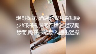 练功房女厕全景偷拍刚做完瑜伽来嘘嘘的少妇鲍鱼保养的还不错