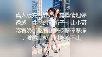 穿牛仔裙的柔顺黑发小美女，乖巧听话型，万达上厕所跟过去看  下面森林值得一舔为净 尿完等她一起搭电梯！