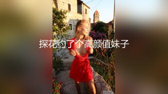 极品反差婊 平胸小美女与男友爱爱，后入抱着她狂艹，无套插嫩逼，近距离拍摄，超级刺激！