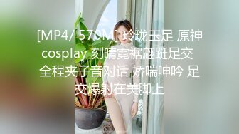 小超哥桑拿会所800元找了位口活很有特色很棒的美女技师服务,身材性感颜值高,把男的伺候的直喊：爽,爽,爽.国语!