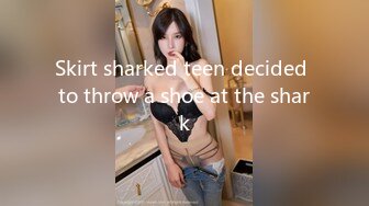 Skirt sharked teen decided to throw a shoe at the shark